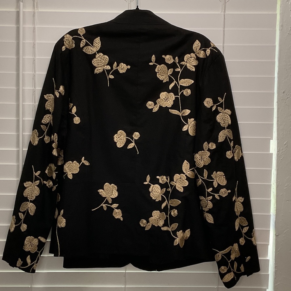 Anne Carson Woman 55% linen Black Blazer with Gold Floral Embroidery - Picture 4 of 4